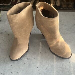 Vince Camuto Women's Tan Suede Ankle Boots Size 7 EUC